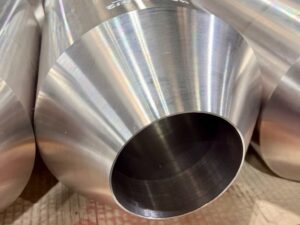 INSTALLING AND MAINTAINING STAINLESS STEEL PIPES AND FITTINGS