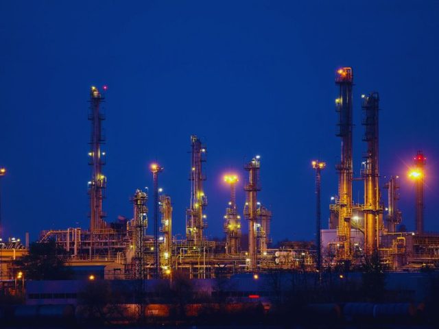 Piping Solutions for Extreme Environments: From Arctic Pipelines to Desert Refineries